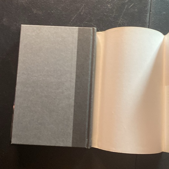 FIRST EDITION-RARE FIND Stephen King's The Girl Who Loved Tom Gordon - Picture 8 of 10